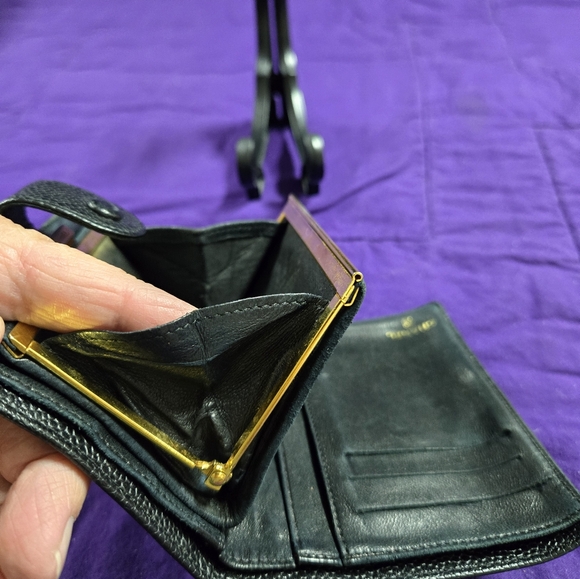 VGC AUTHENTIC CHANEL MINI BLACK CAVIAR LEATHER TIMELESS KISSLOCK WALLET - Picture 12 of 13